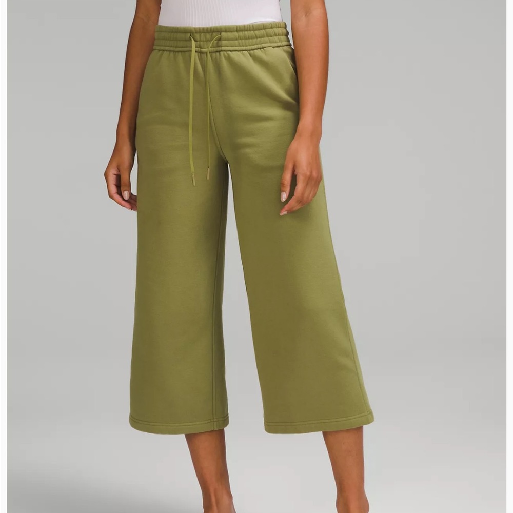 Lululemon Loungeful Cropped Pants